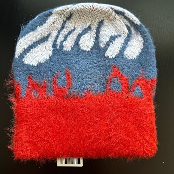 New with tags Urban Outfitters Beanie - Picture 4 of 6
